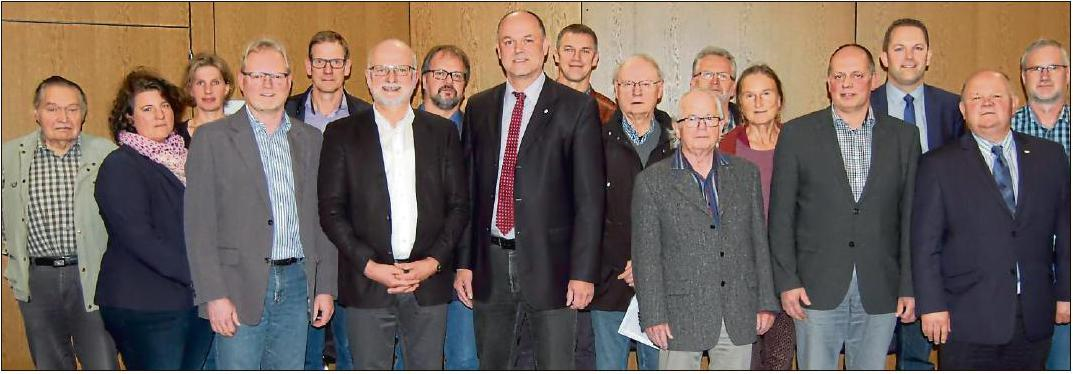Aus der Taufe gehoben: Der Vorstand des neu gegründeten Landschaftspflegeverbandes Waldeck-Frankenberg setzt sich paritätisch aus Mitgliedern aus den Bereichen Landwirtschaft, Politik und Naturschutz zusammen. Foto: pr 